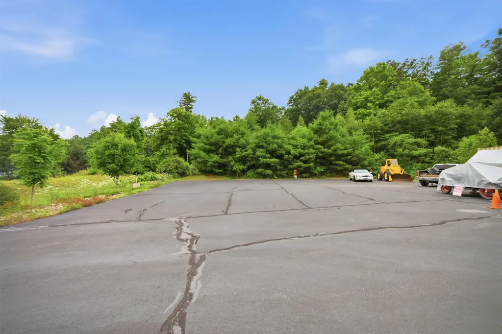 65 Chester Road Raymond NH 03077