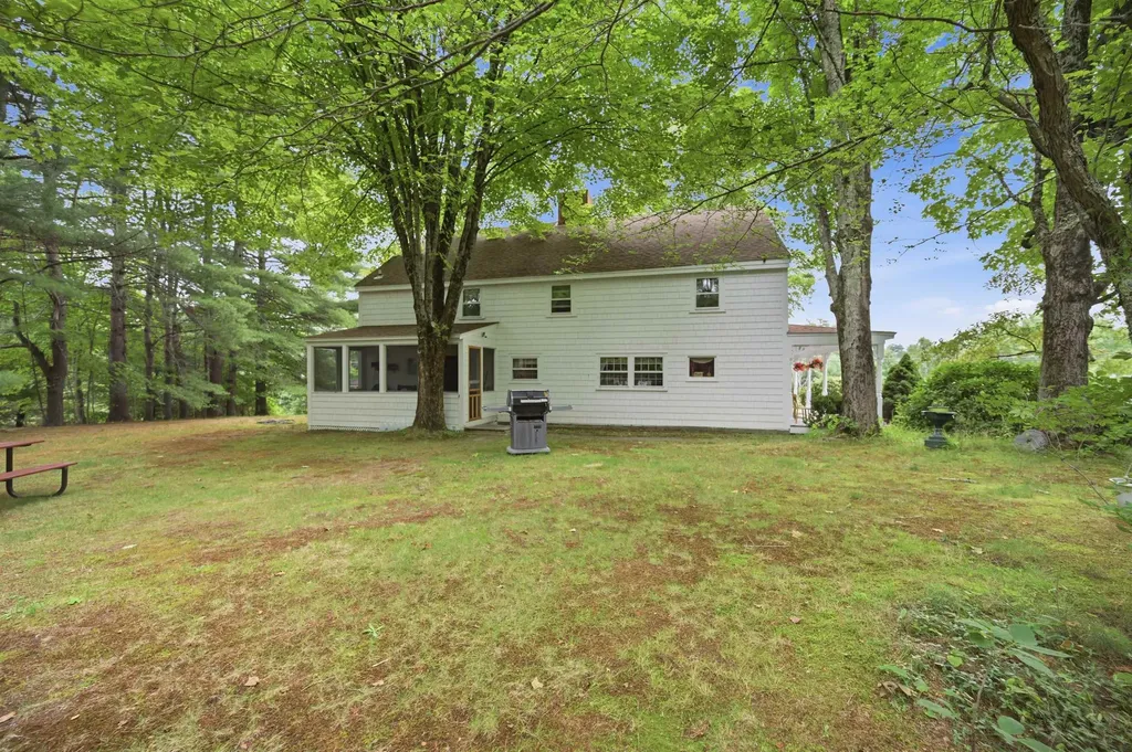 65 Chester Road Raymond NH 03077