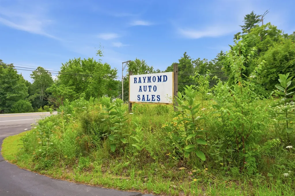 65 Chester Road Raymond NH 03077