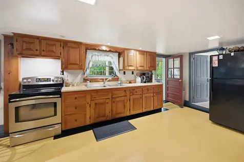 65 Chester Road Raymond NH 03077