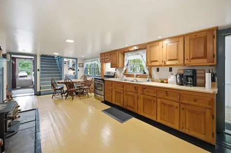 65 Chester Road Raymond NH 03077