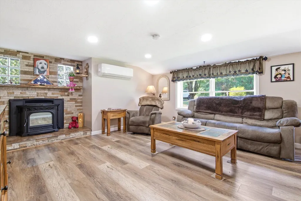 30 Danis Park Road Goffstown NH 03045
