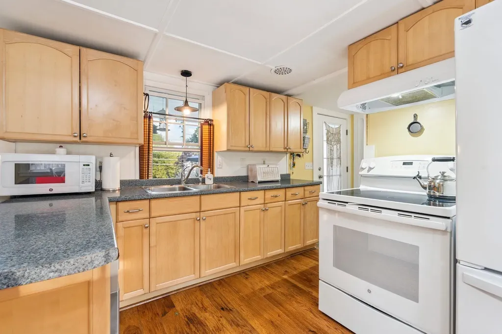 35 Maple Street Wilton NH 03086