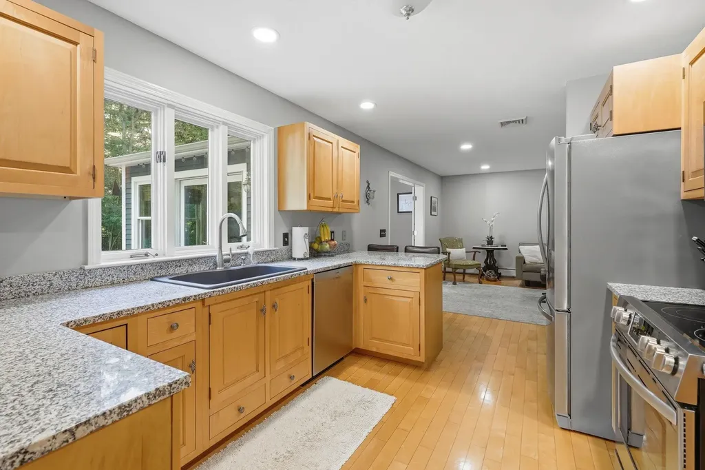 19 Tamarack Lane Amherst NH 03031