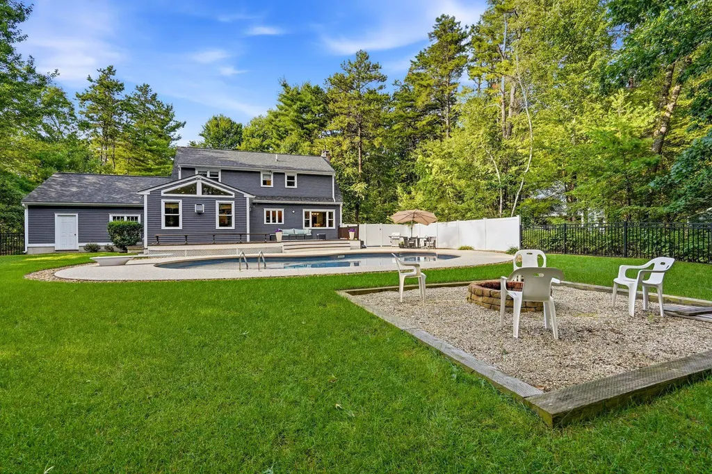 19 Tamarack Lane Amherst NH 03031