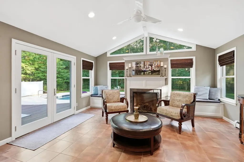 19 Tamarack Lane Amherst NH 03031