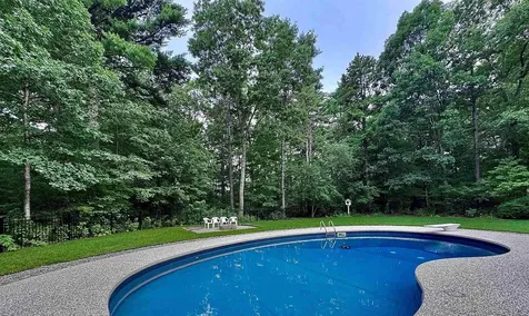 19 Tamarack Lane Amherst NH 03031