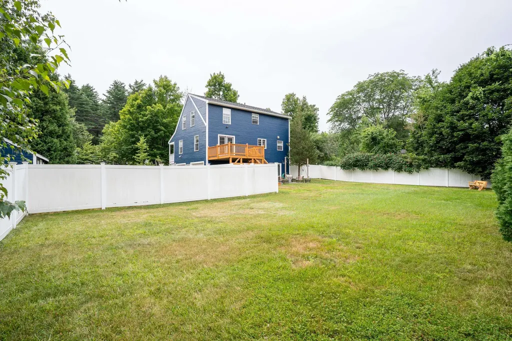 18 Leathers Lane Dover NH 03820