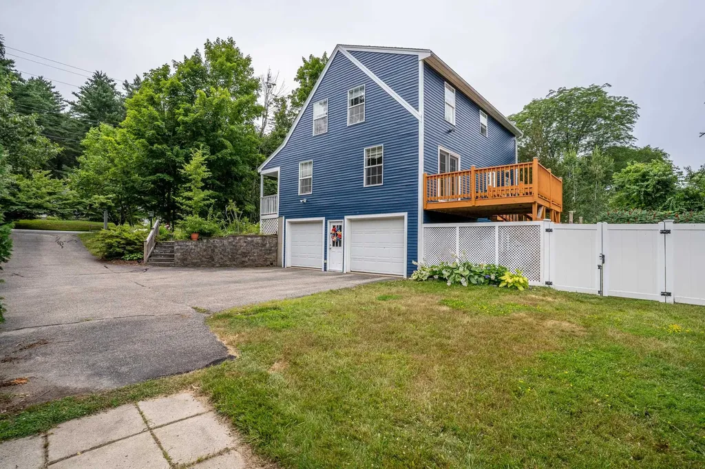 18 Leathers Lane Dover NH 03820