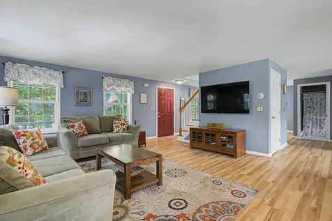 18 Leathers Lane Dover NH 03820
