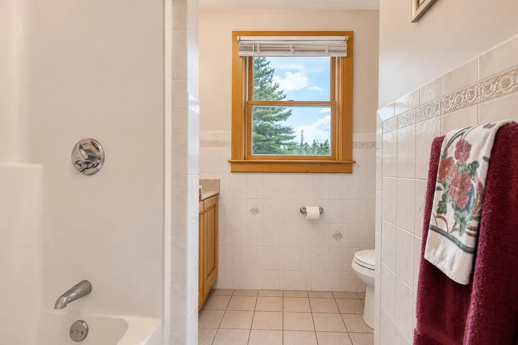 52 Long Sands Road Ossipee NH 03814