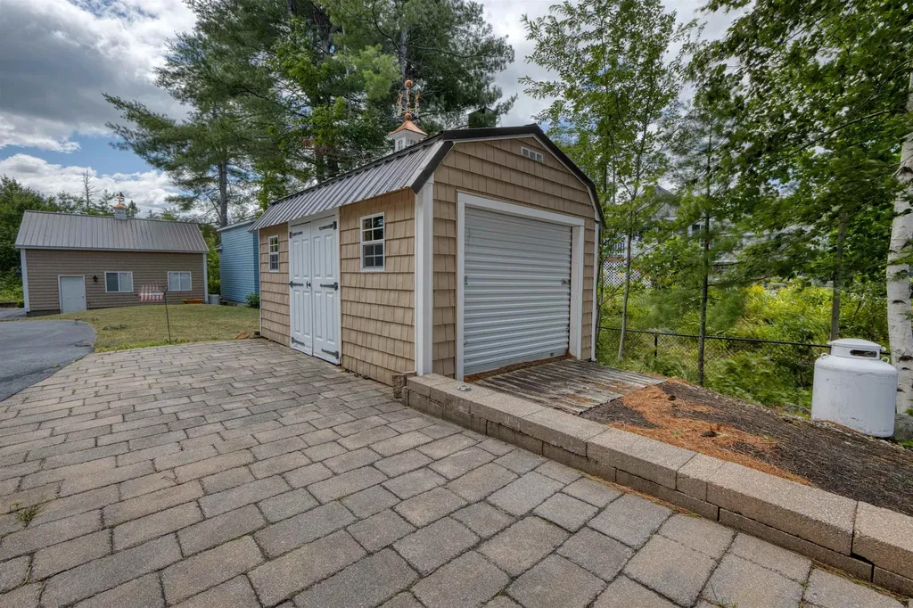52 Long Sands Road Ossipee NH 03814