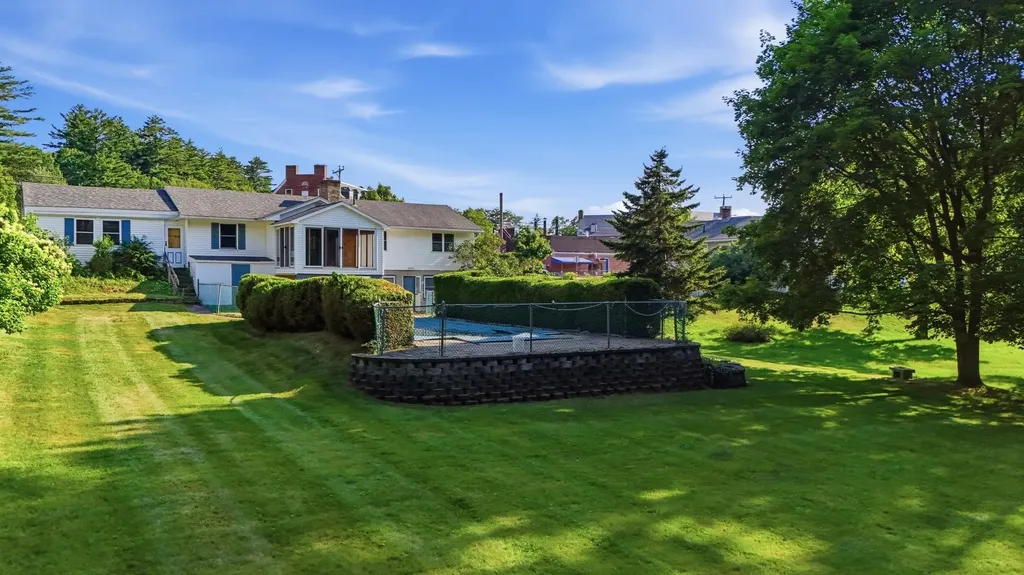 22 Whitehall Road Rochester NH 03867