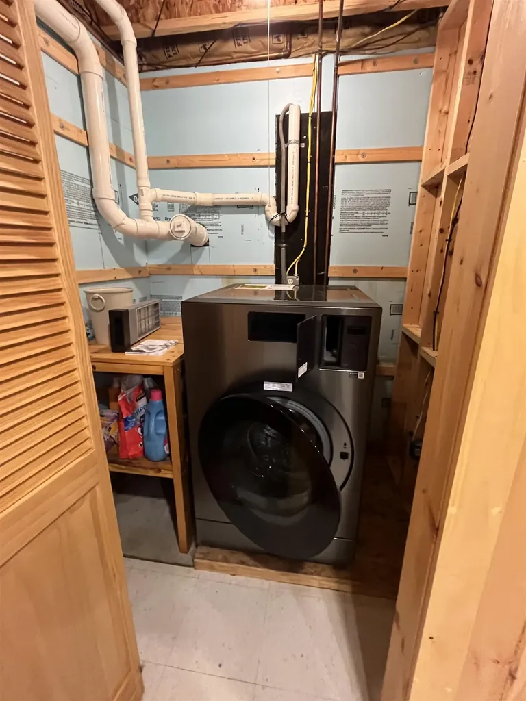 38 Thompson Road Newbury VT 05051