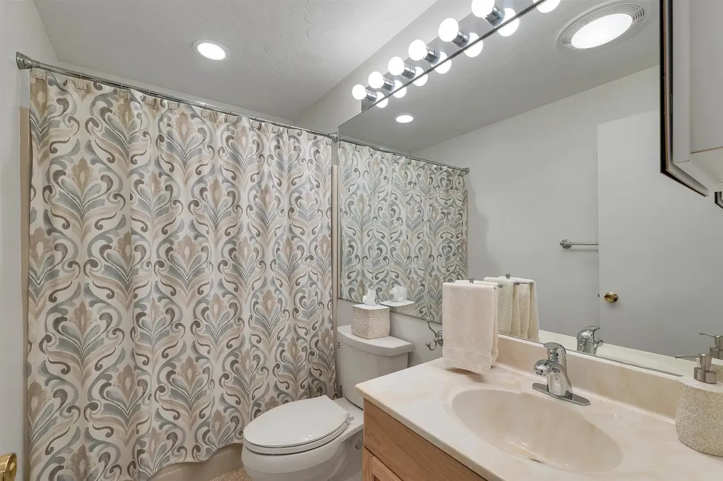 60 Weirs Road Gilford NH 03249
