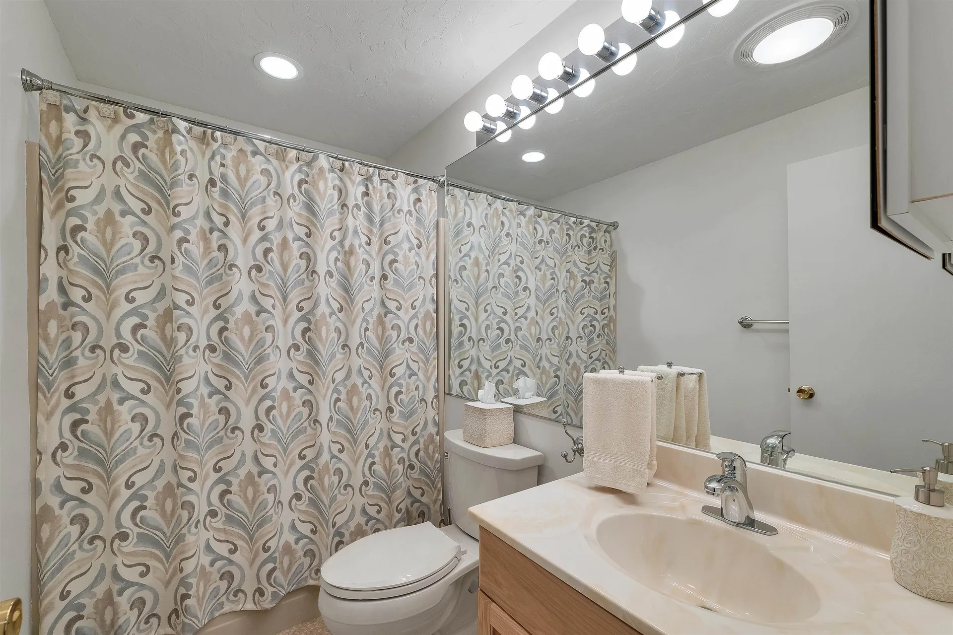 60 Weirs Road Gilford NH 03249