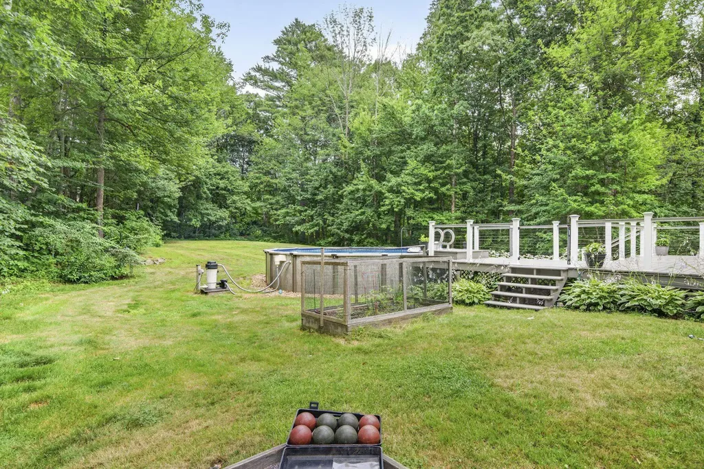 8 King Henry Drive Londonderry NH 03053