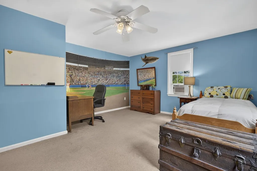 8 King Henry Drive Londonderry NH 03053