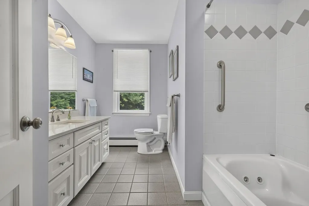 8 King Henry Drive Londonderry NH 03053