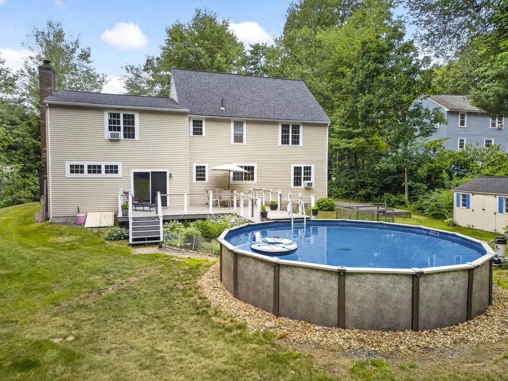 8 King Henry Drive Londonderry NH 03053