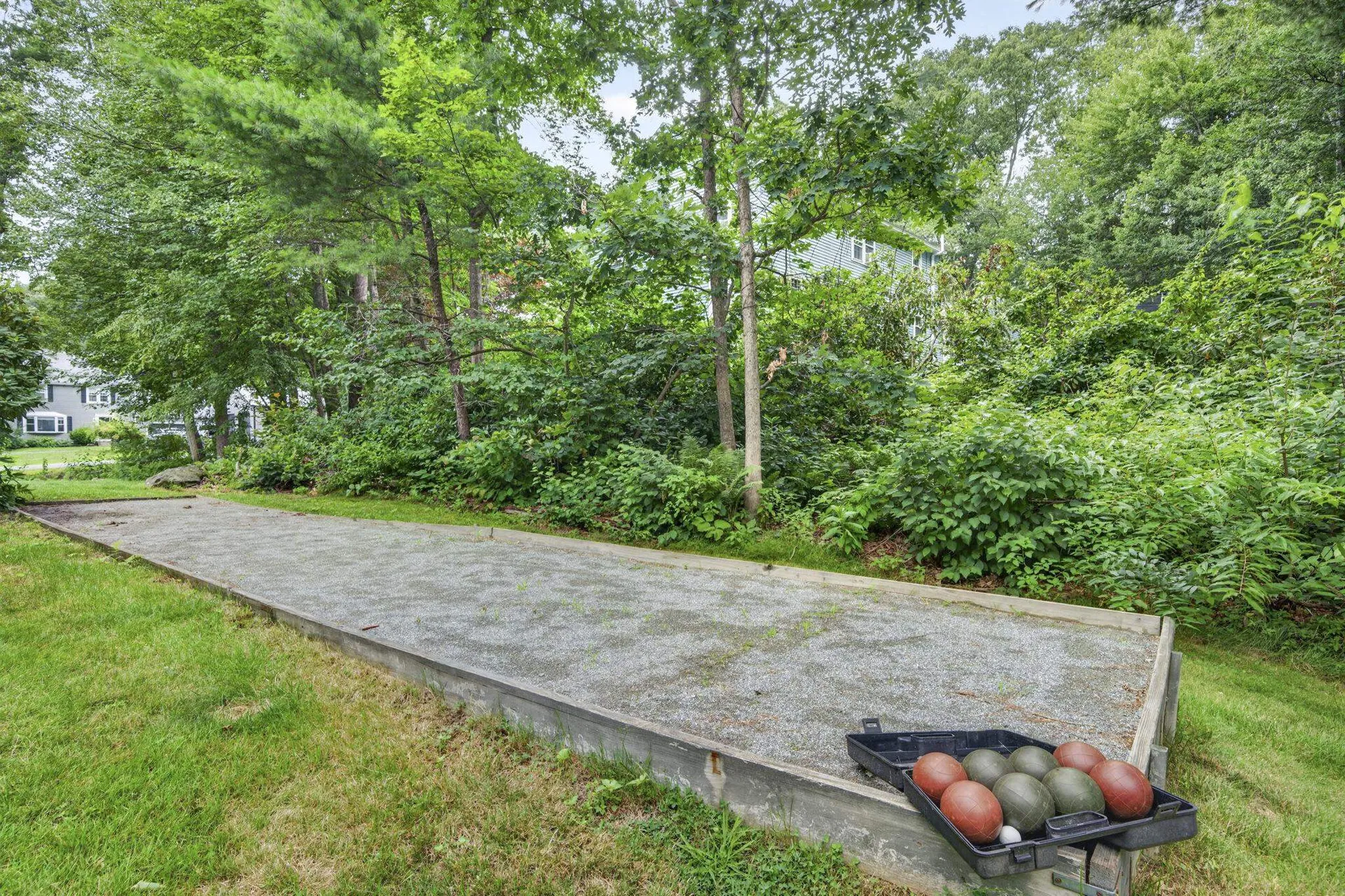 8 King Henry Drive Londonderry NH 03053