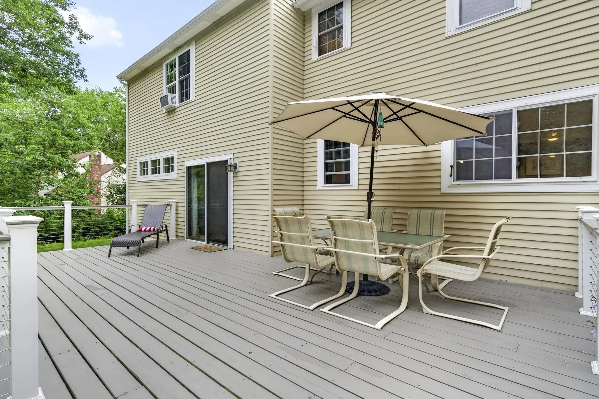 8 King Henry Drive Londonderry NH 03053