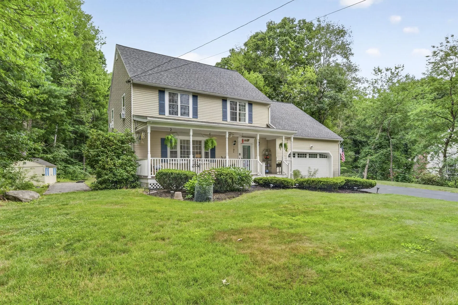 8 King Henry Drive Londonderry NH 03053