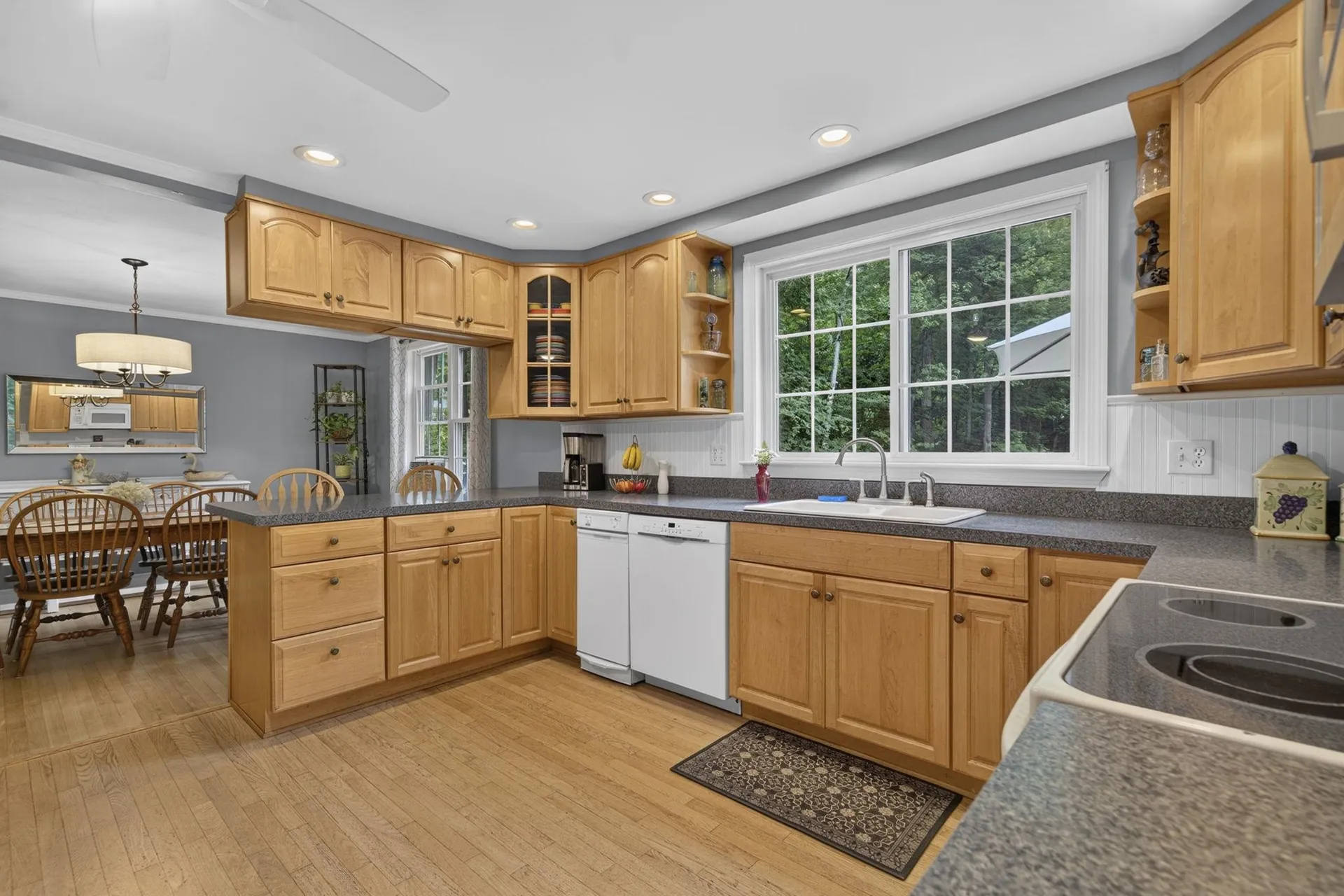 8 King Henry Drive Londonderry NH 03053