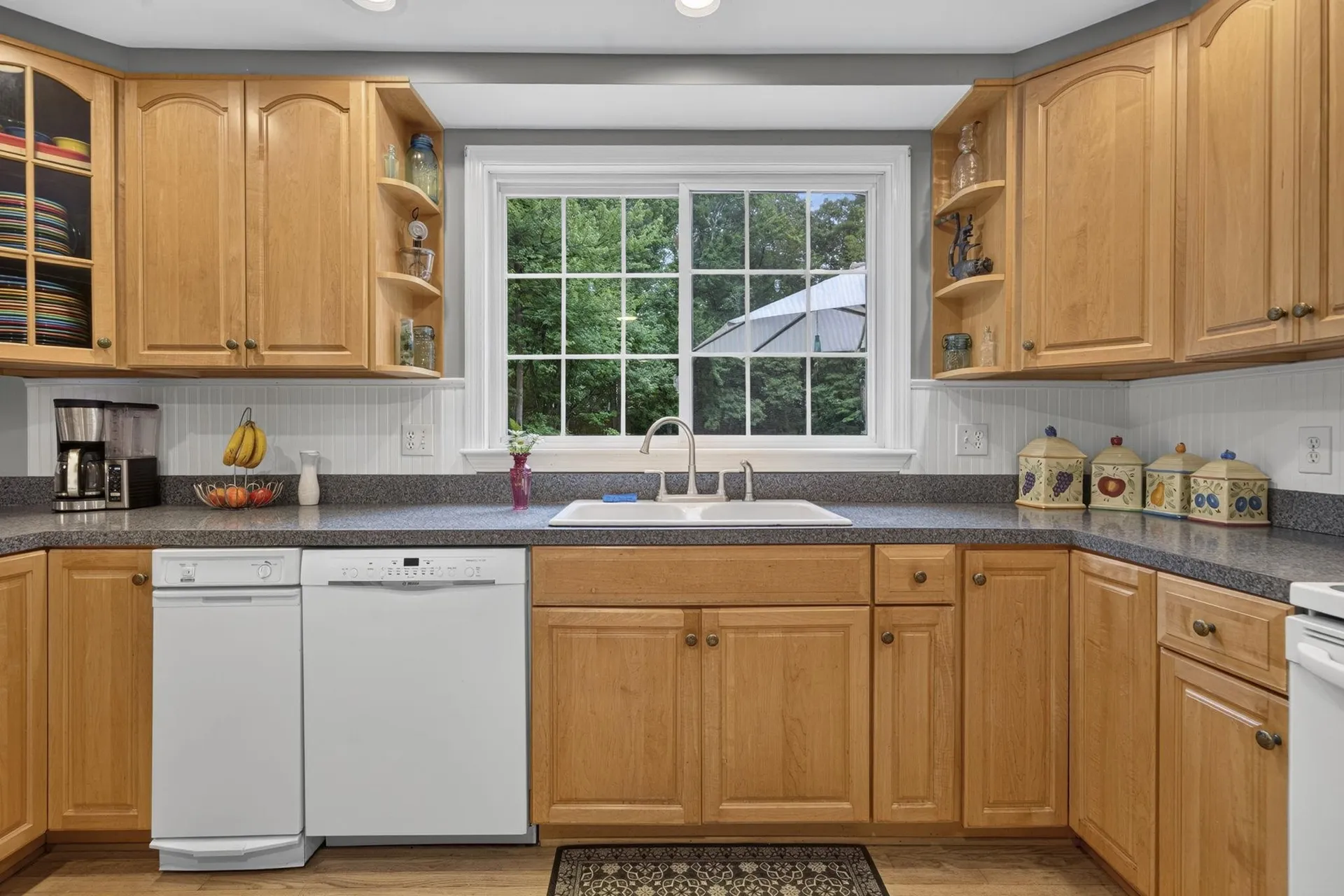 8 King Henry Drive Londonderry NH 03053