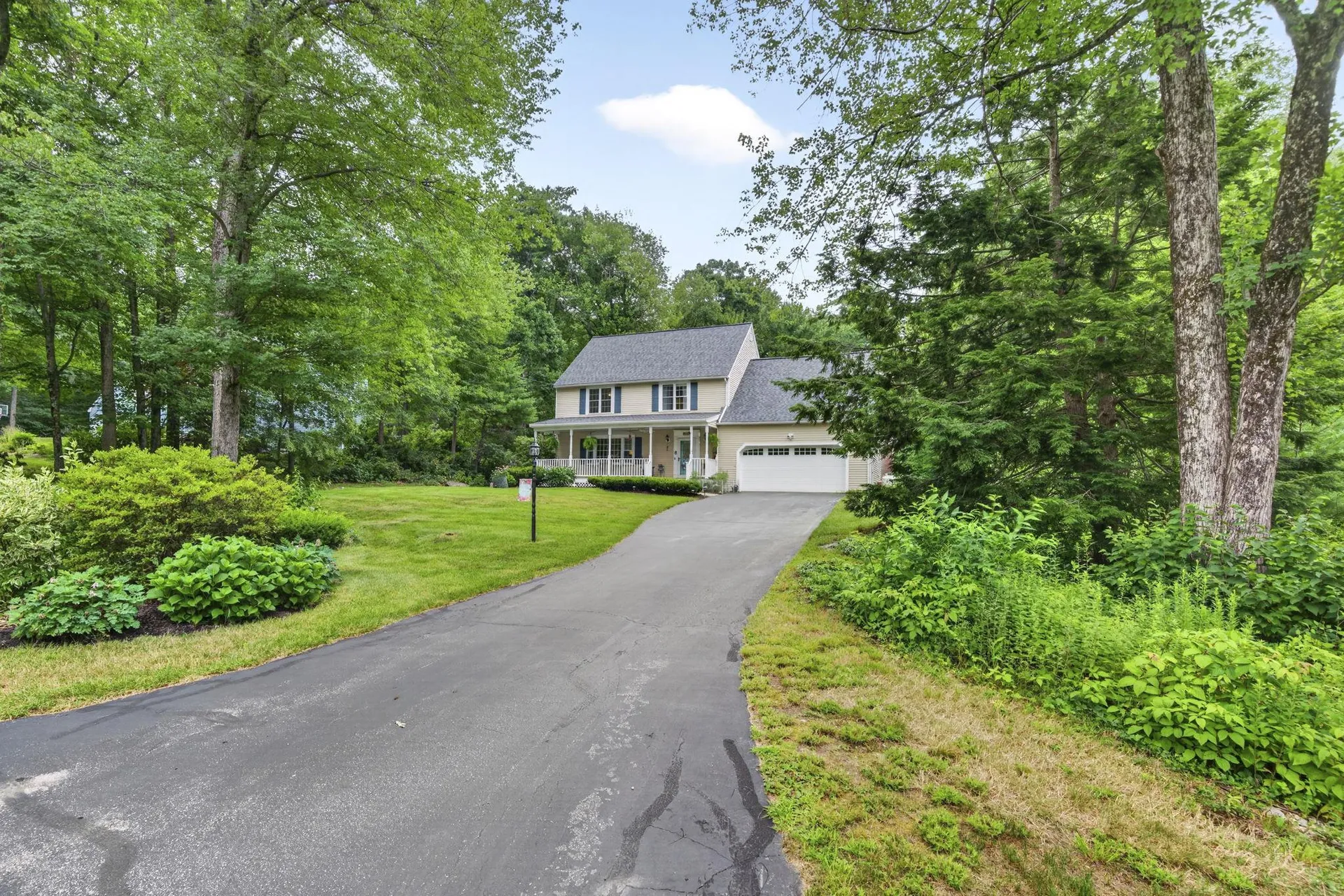 8 King Henry Drive Londonderry NH 03053