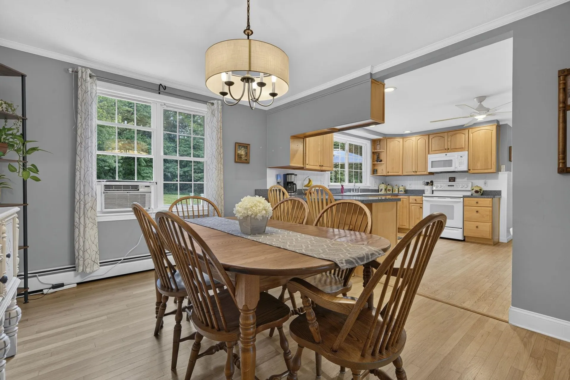 8 King Henry Drive Londonderry NH 03053