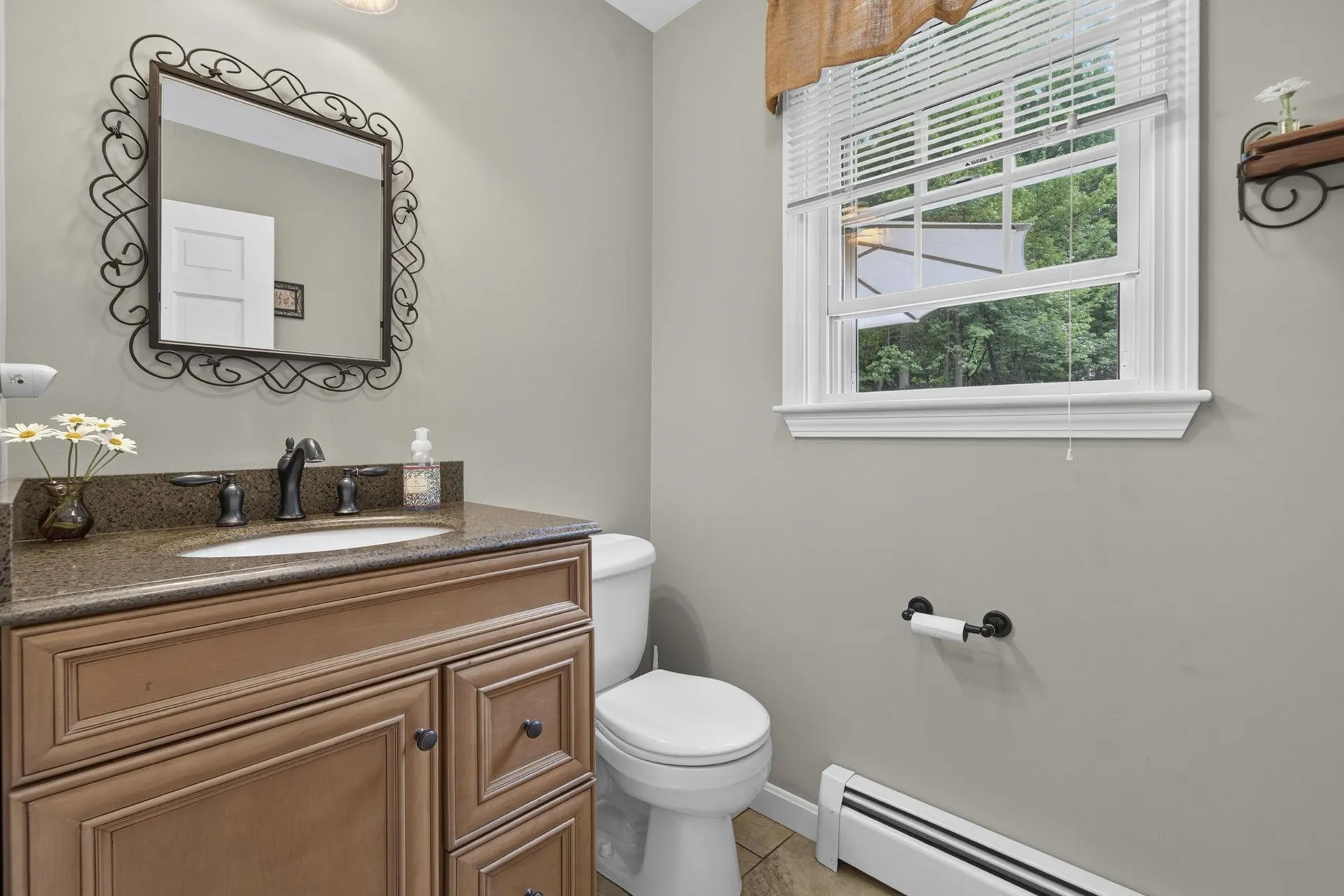 8 King Henry Drive Londonderry NH 03053