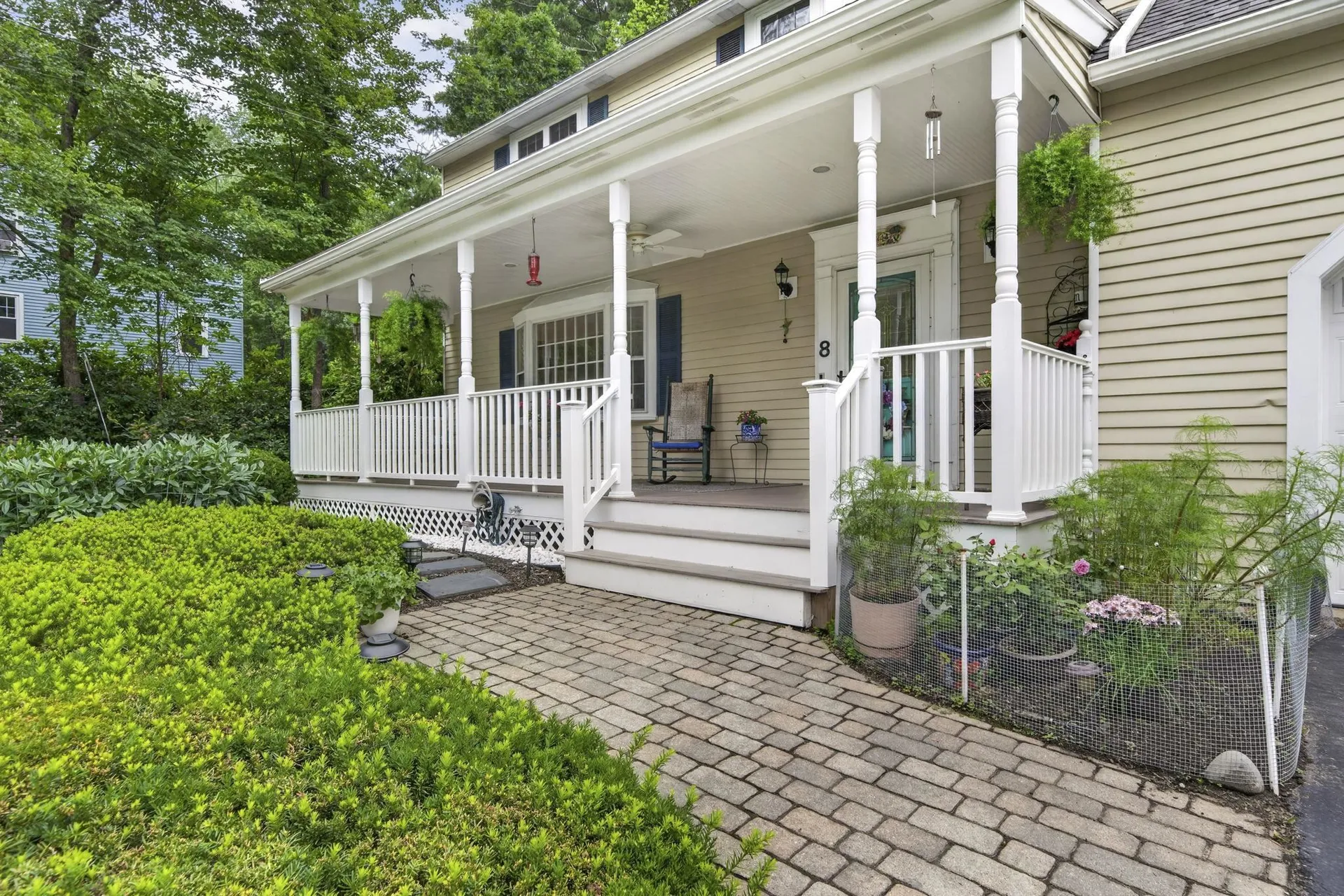 8 King Henry Drive Londonderry NH 03053