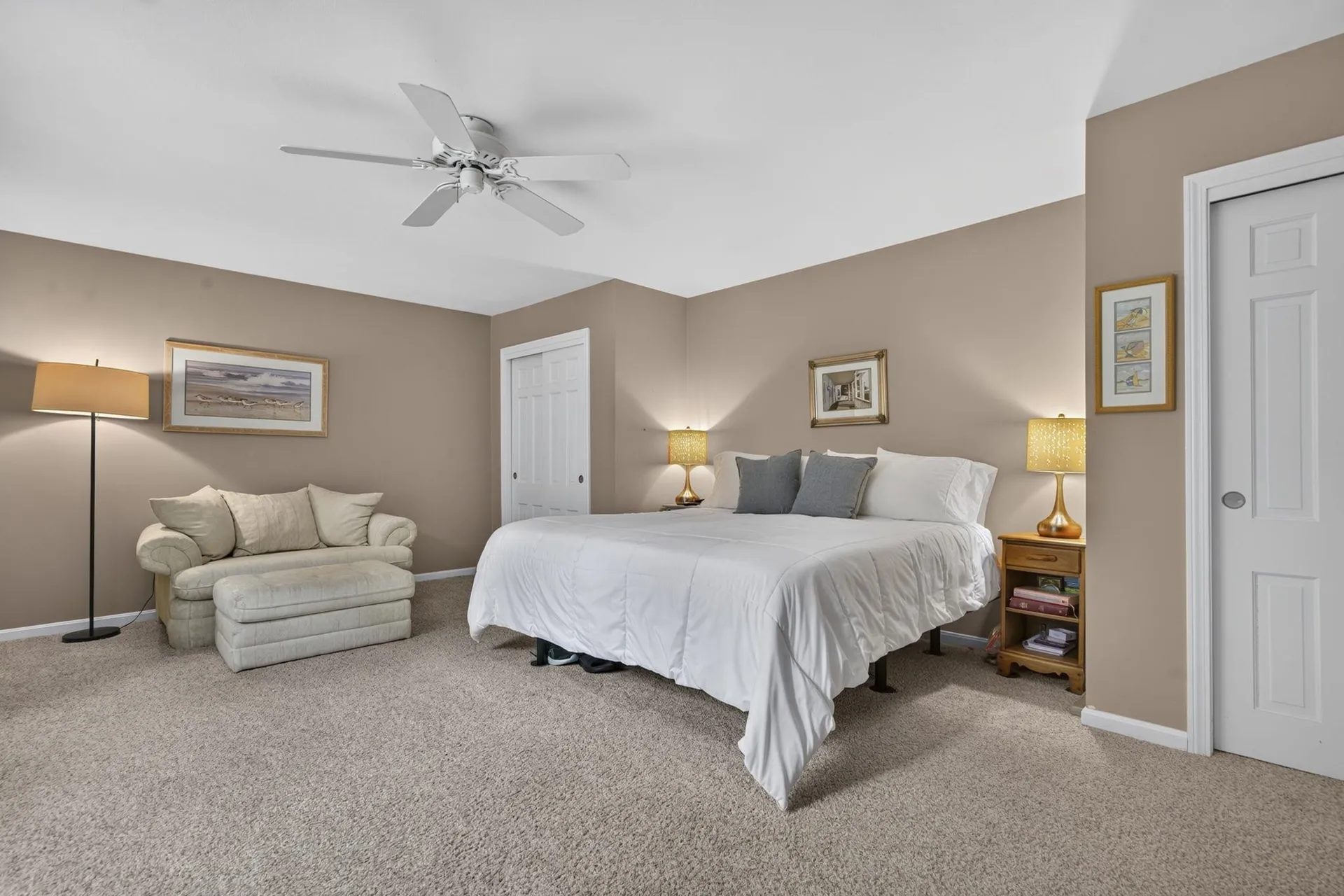 8 King Henry Drive Londonderry NH 03053