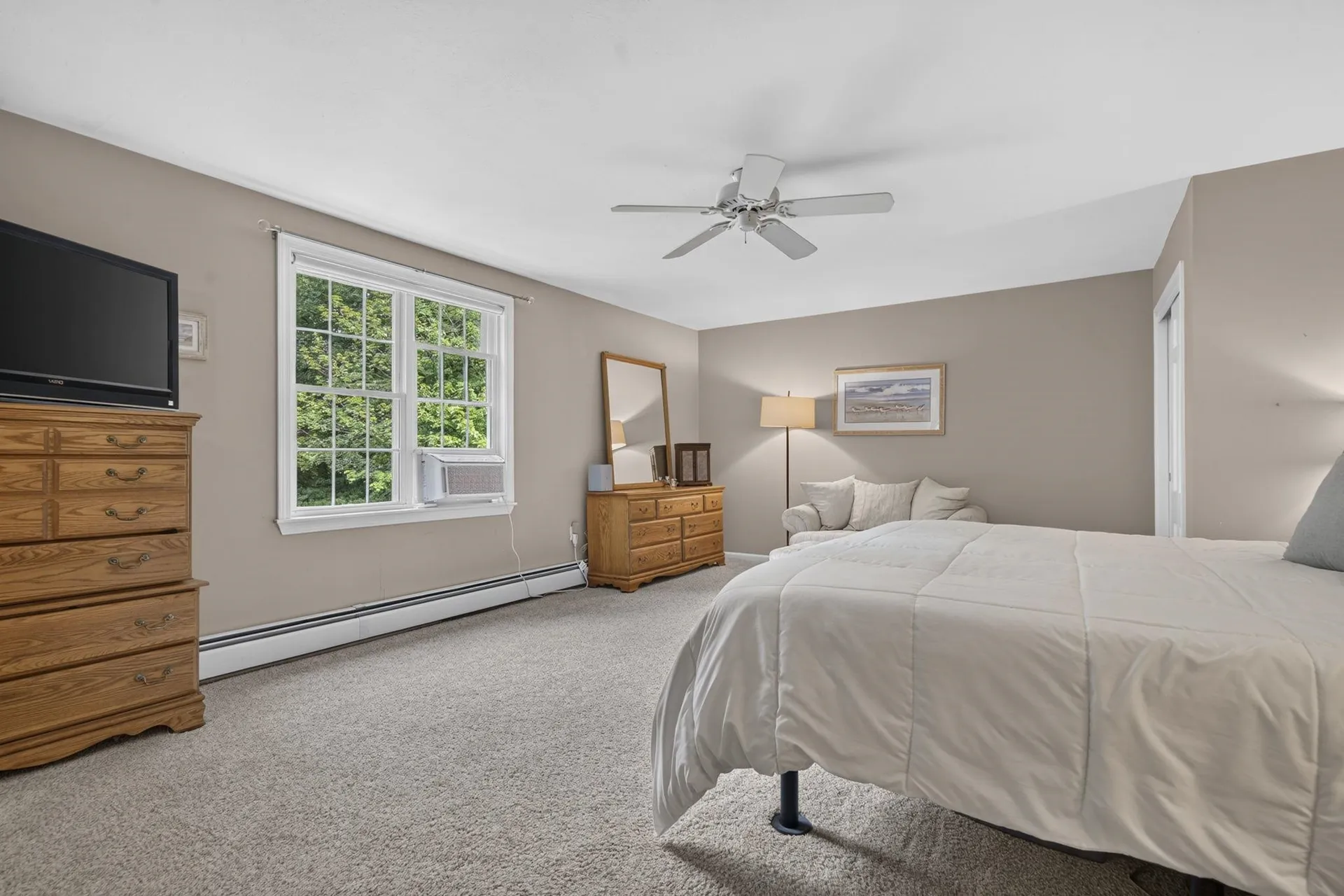 8 King Henry Drive Londonderry NH 03053