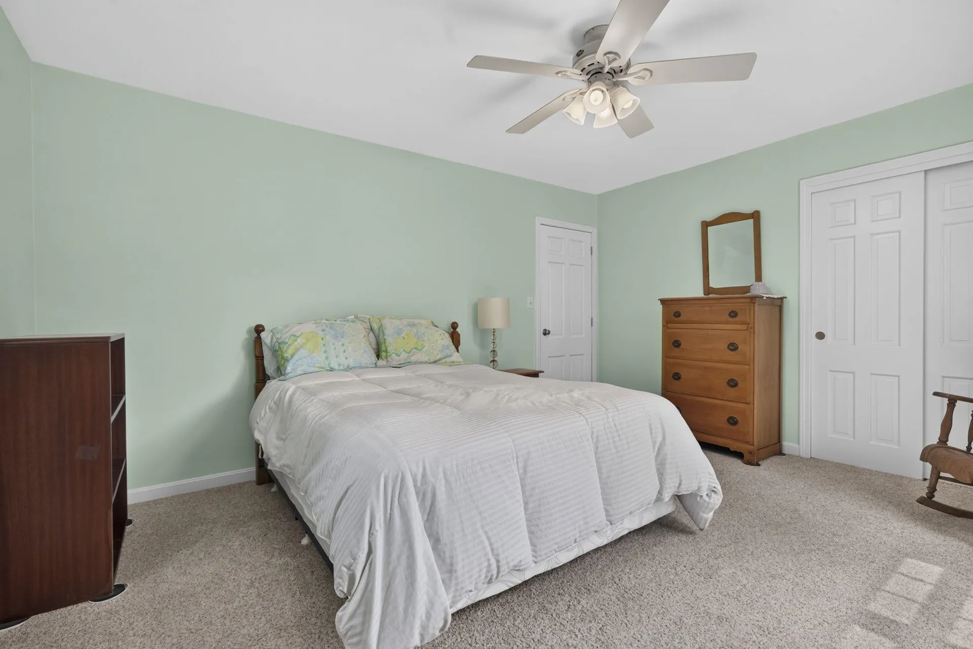 8 King Henry Drive Londonderry NH 03053