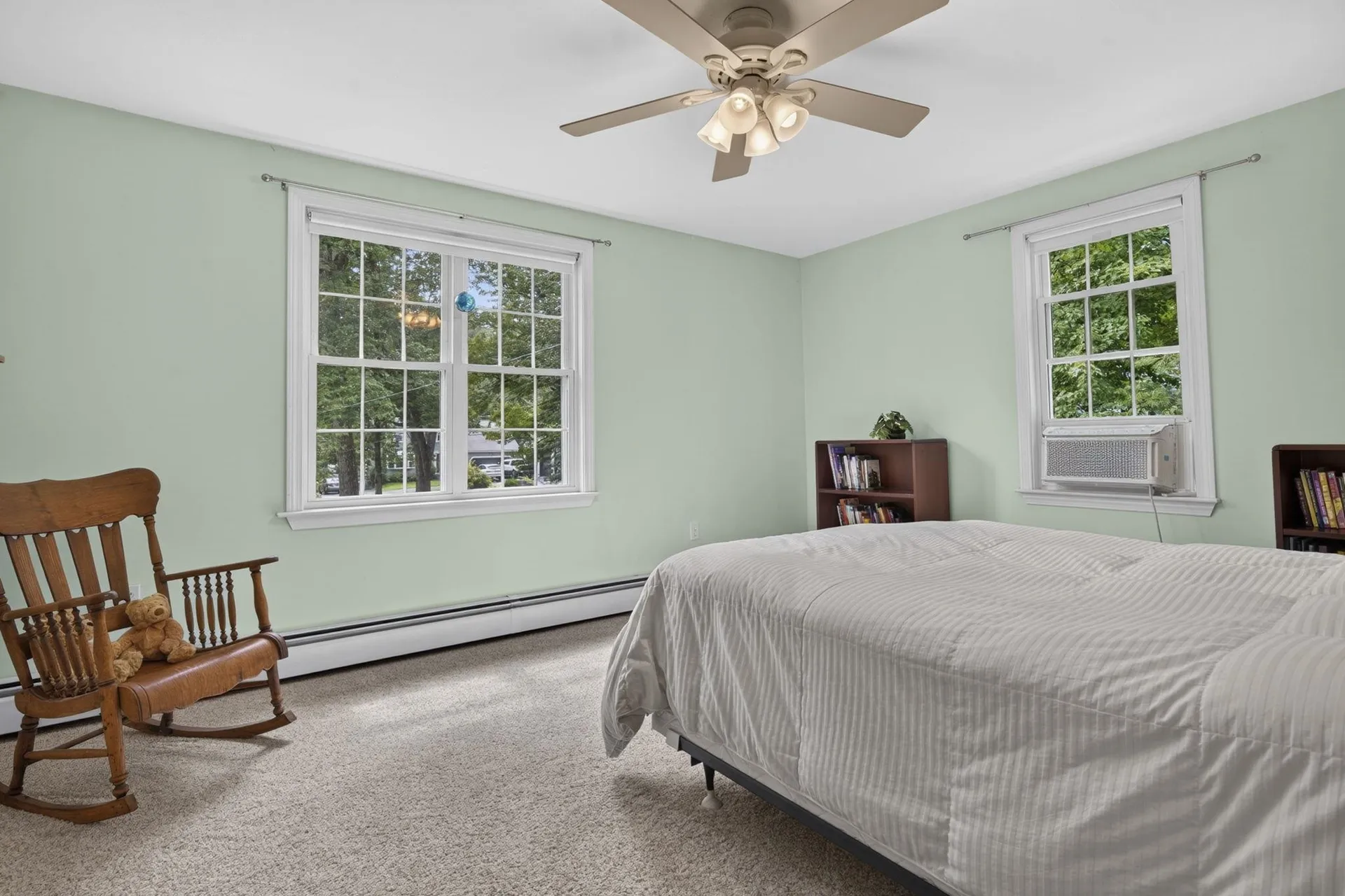 8 King Henry Drive Londonderry NH 03053