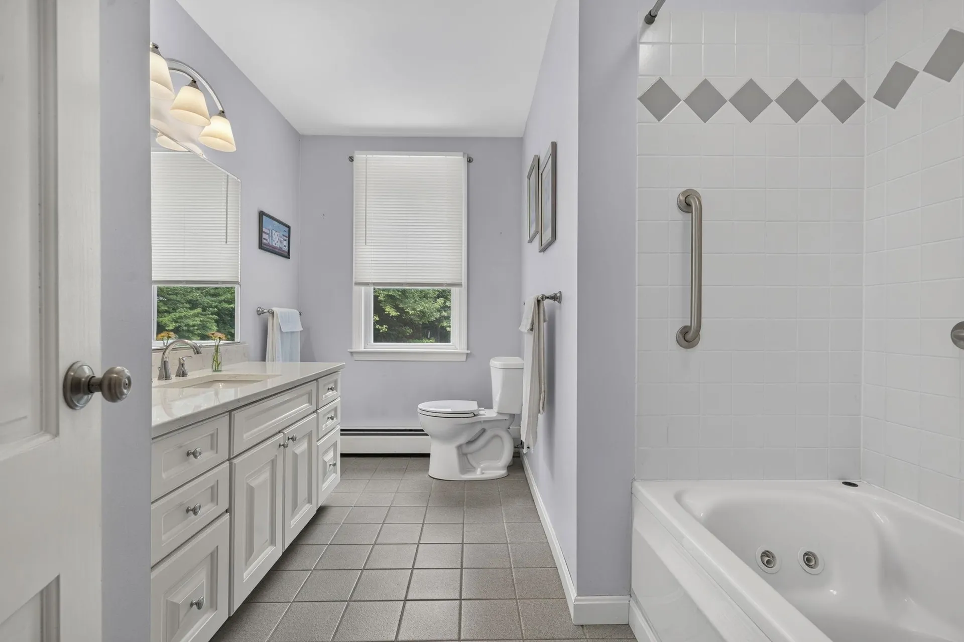 8 King Henry Drive Londonderry NH 03053