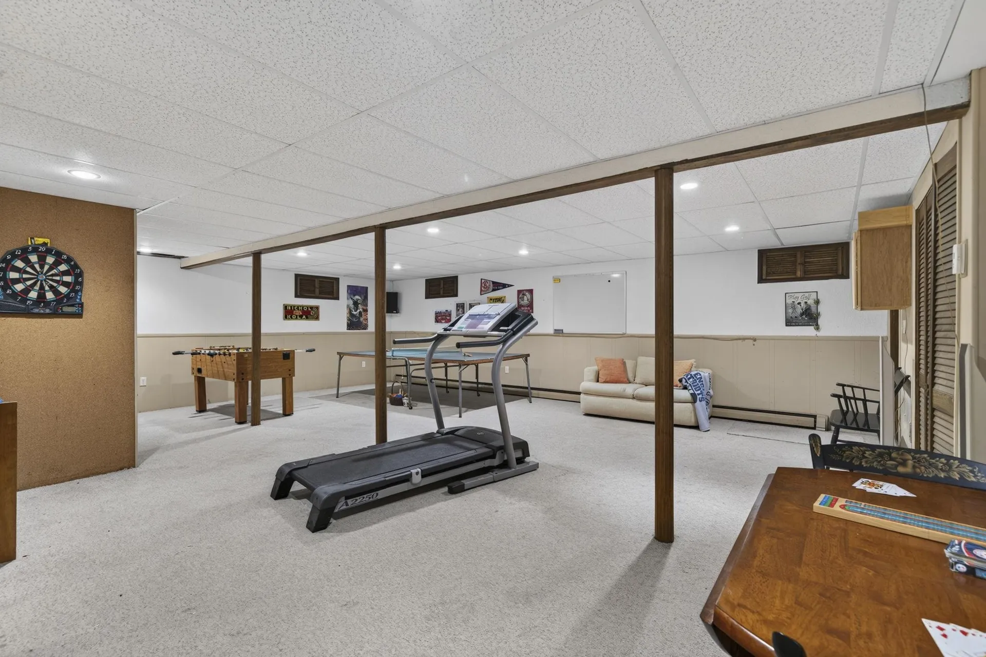 8 King Henry Drive Londonderry NH 03053