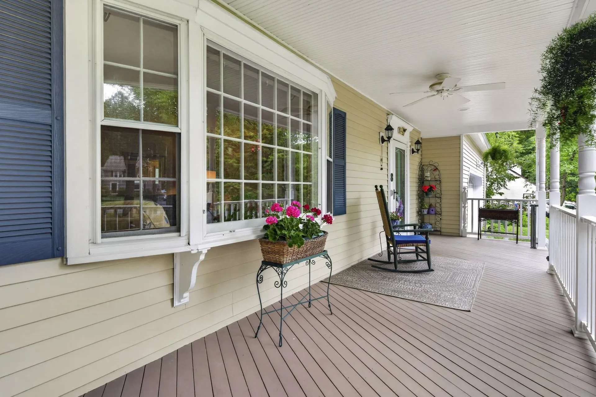 8 King Henry Drive Londonderry NH 03053