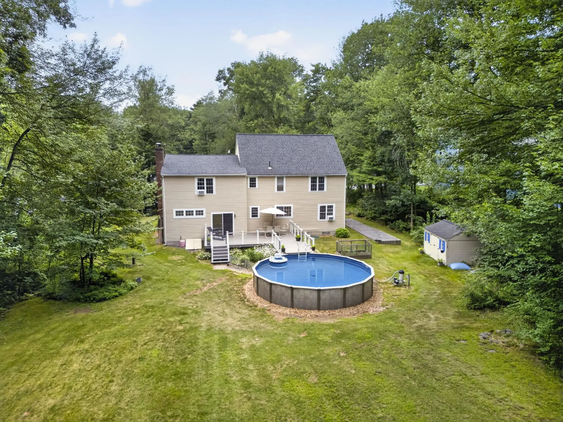 8 King Henry Drive Londonderry NH 03053