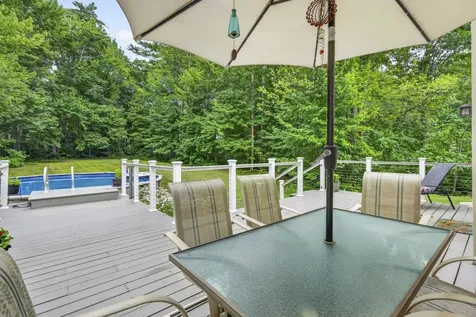 8 King Henry Drive Londonderry NH 03053
