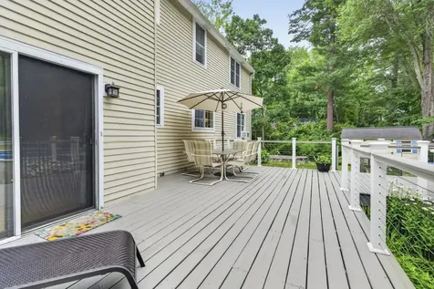 8 King Henry Drive Londonderry NH 03053