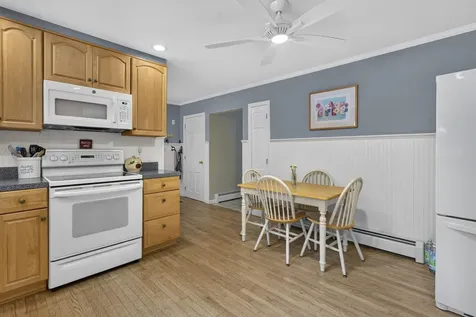 8 King Henry Drive Londonderry NH 03053