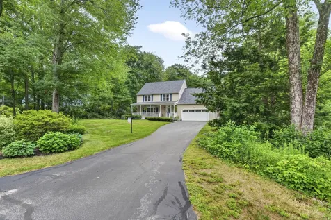 8 King Henry Drive Londonderry NH 03053