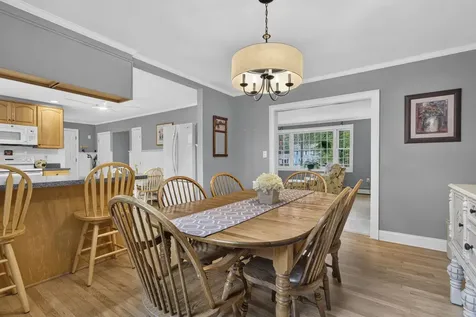 8 King Henry Drive Londonderry NH 03053