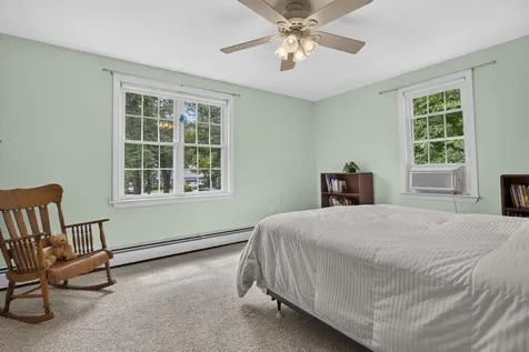8 King Henry Drive Londonderry NH 03053
