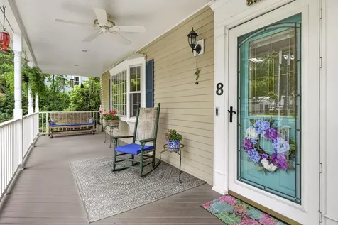 8 King Henry Drive Londonderry NH 03053