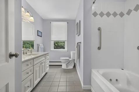 8 King Henry Drive Londonderry NH 03053