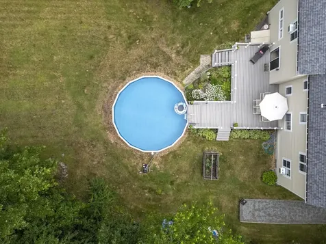 8 King Henry Drive Londonderry NH 03053